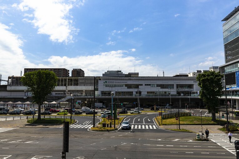 高崎駅の東口。右に見えるビルにヤマダ電機（群馬発祥）の本社が入っている