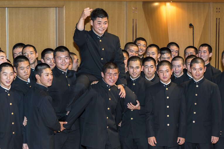 2017年ドラフト会議で1位指名を受けた清宮　　©BUNGEISHUNJU