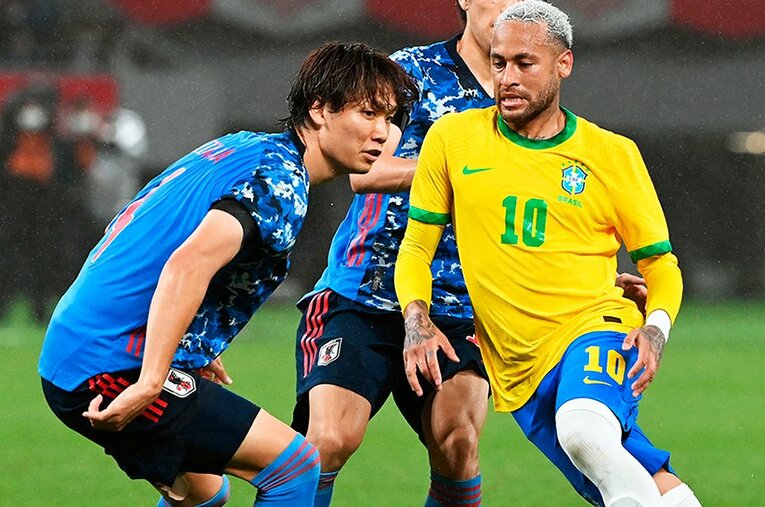 板倉滉はブラジル戦、ネイマール相手に必死の守備を見せた ／ photograph by JMPA