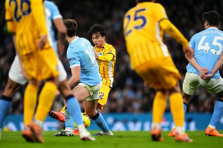 「じつは親も来ていたので…」ブライトン三笘薫“スーパーゴールのウラ側”、現地記者が初めて聞いた“両親の話”…極めて珍しい「三笘がシャウトする」瞬間も(9)