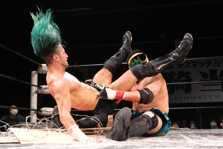 デスマッチファイター・ドリューは血がドクドク流れても試合を止めなかった 「ケガある、傷ある。でもやる。大好きだから」(44)