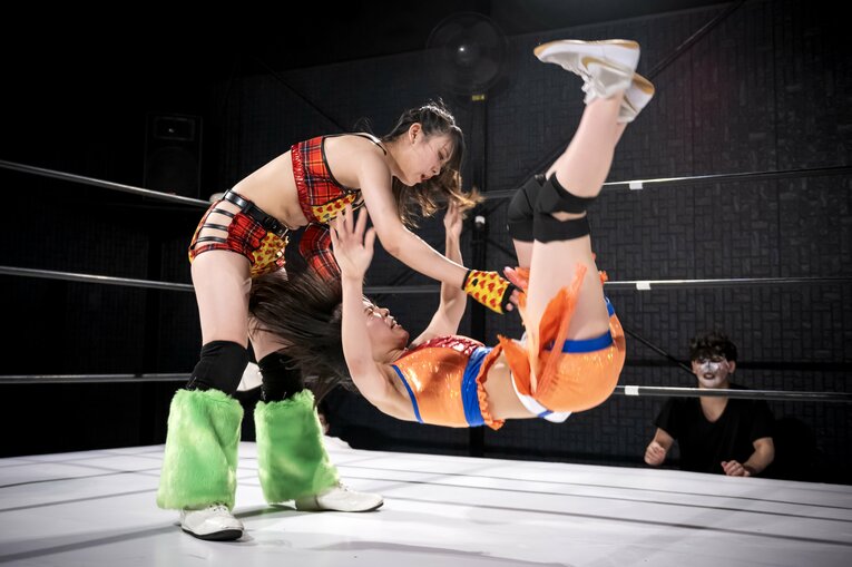 「ぶりっ子キャラだし、なにこの子って（笑）」慶應大、異例の“学生アイドルレスラー”はいかに生まれたか？ 無村架純が引退後に明かした本音(35)