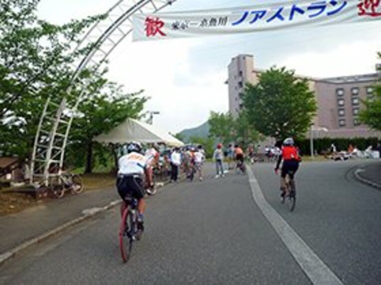 300kmの超ロングライドでは、足の疲労を軽減するためにサポート力の強いソックスが必要。もっと効果的なスポーツソックスを物色していたトコロ、X-SOCKSを発見！ 