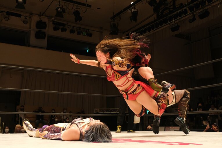 「闘うグラドル」もデビュー、アクトレスガールズの“華がスゴい”新人たちの裏で…エース・青野未来が泣いた理由「まったく追いつけていない」(52)