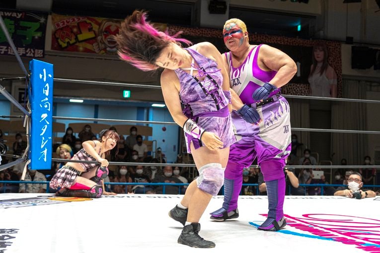 神取＆アジャ＆“W井上”！ レジェンドたちが若手精鋭軍との「3本勝負」で必殺技連発…“お祭り”カードに見た歴史的意義とは？(18)