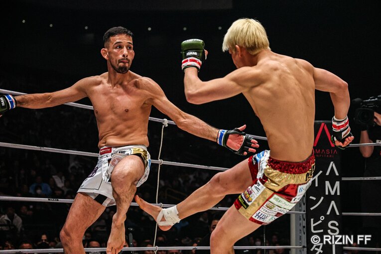 鈴木千裕vs.クレベル・コイケ　©RIZIN FF
