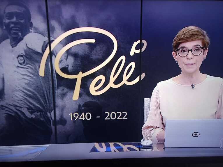 ペレの訃報を伝えるブラジルのテレビ　©Hiroaki Sawada