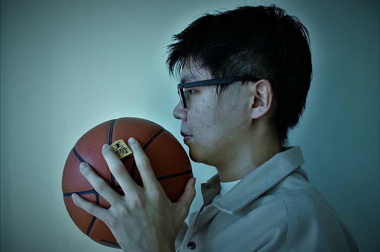 インタビューに応じてくれた増田康宏六段。Number385号（マイケル・ジョーダン表紙）のオマージュだ ／ photograph by Arata Kitano