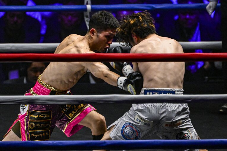 寺地拳四朗vs.ユーリ阿久井政悟。3月13日、両国国技館　©Takuya Sugiyama