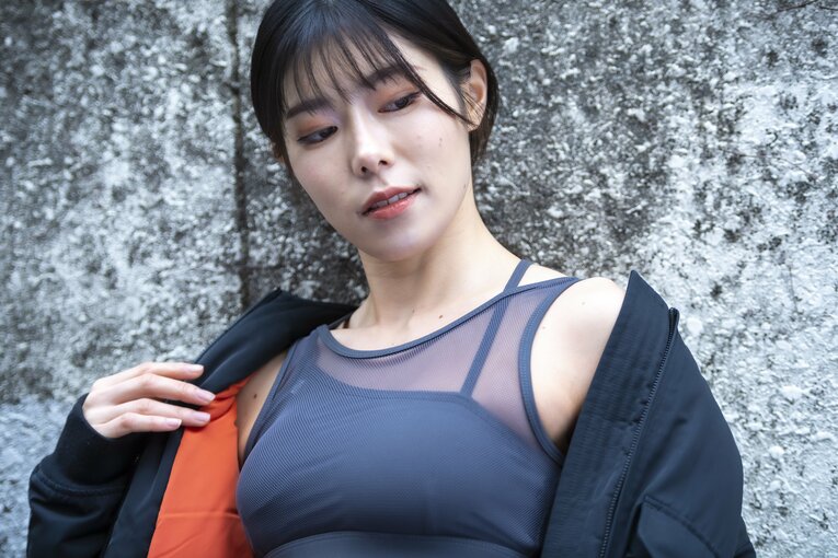 「ジョジョ立ち写真」に19万いいね…とももともも25歳に聞く撮影のウラ側「コスプレにも肉体美が求められている」《特別グラビア》(30)