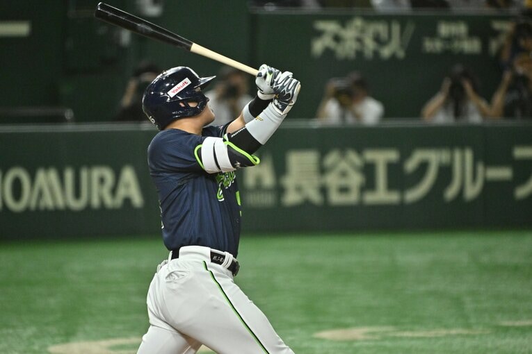 不調と言われても昨季二冠王の村上宗隆　©Hideki Sugiyama