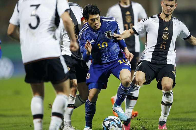 「CLやELに出ているドイツ有望株のフィジカルに負けず…」パリ世代日本代表を撮って感じた“肉体とハートの充実ぶり”(37)