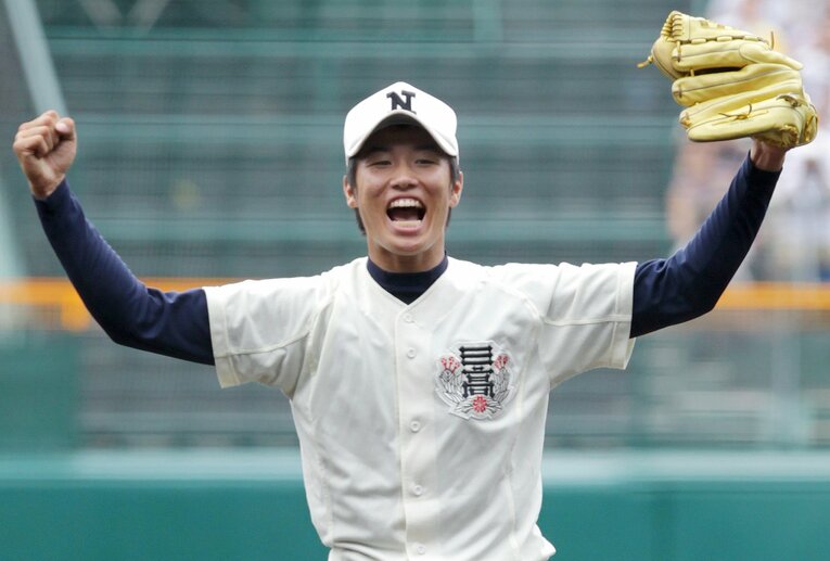 甲子園優勝投手に　©JIJI PRESS