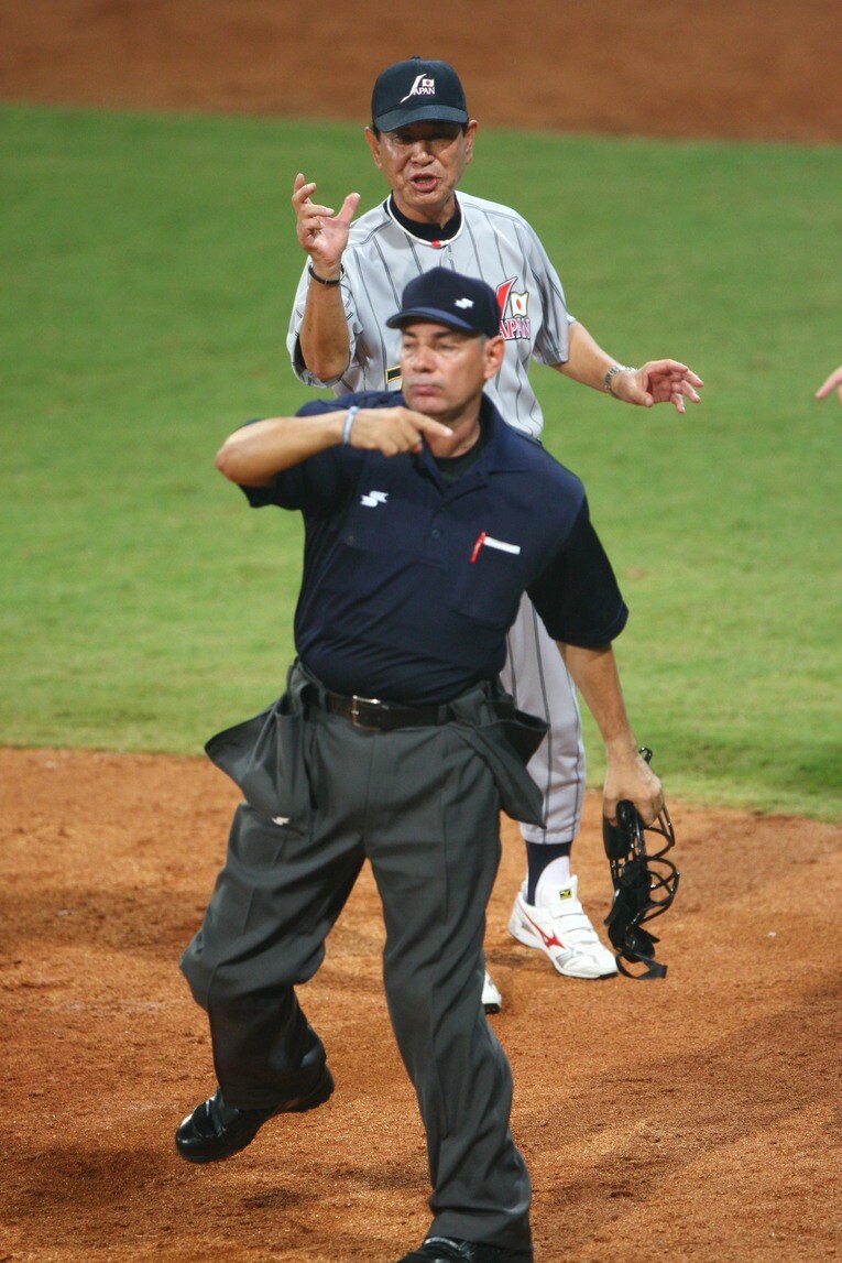 北京五輪、キューバ戦で猛抗議を続けた星野監督　(C)AFLO