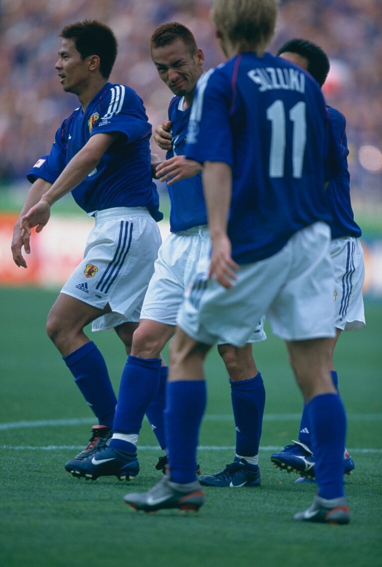 日韓W杯チュニジア戦、市川大祐のアシストでゴールを決めた中田英寿　©Sports Graphic Number