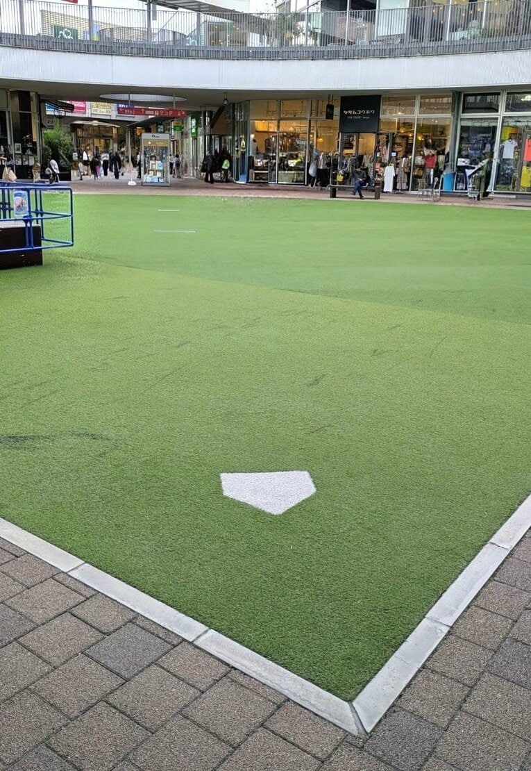 ホームベースのペイントがわずかに球場の名残を感じさせる　©Masanori Kise