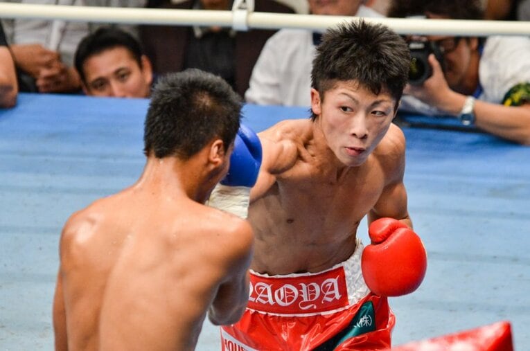 2012年10月2日、プロデビュー戦を4回KO勝利で飾った井上尚弥。同試合を裁いた中村勝彦レフェリーも“規格外のスケール”を感じていた ／ photograph by Hiroaki Yamaguchi