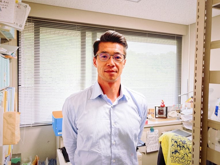 杉本龍勇さん。現在は法政大学経済学部教授を務める　©Yoshiaki Matsumoto