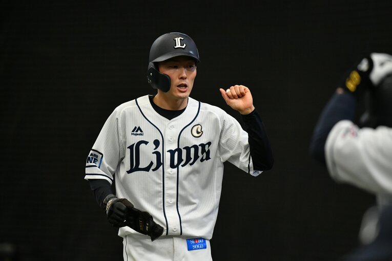 源田のユニフォームには主将の証である「C」が刻まれる　©︎Hideki Sugiyama