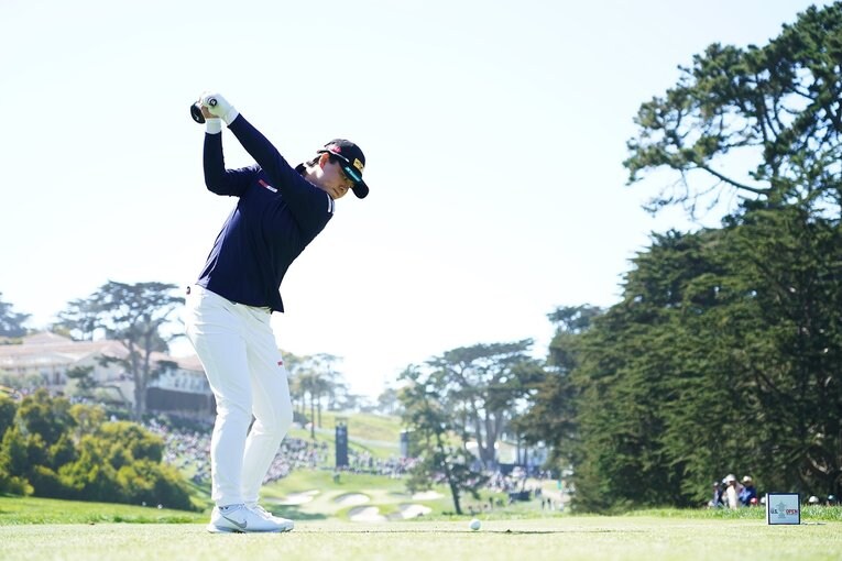 笹生優花のティショット　©︎Shizuka Minami