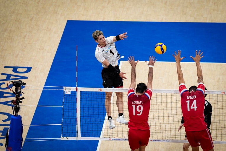 西田有志（VNLフランス戦）　©︎Volleyball World