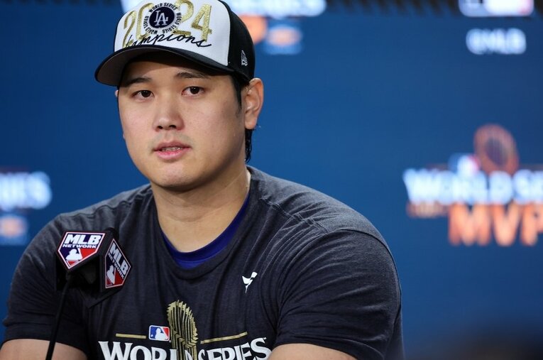 世界一後、ドジャース編成本部長に対して「あと9回やろう」と言った大谷翔平 ／ photograph by Getty Images