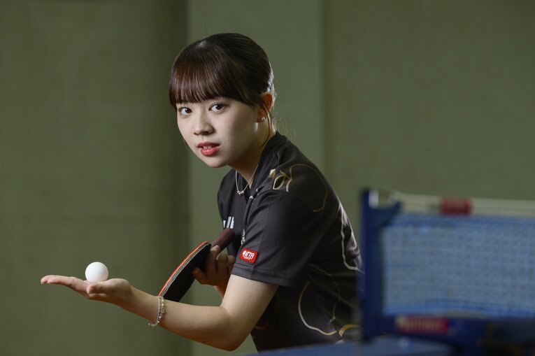 青学大3年生で、Tリーグでもプレーするカットマン・小林りんご【スワイプするとそのほかの写真もご覧になれます】　©Hirofumi Kamaya