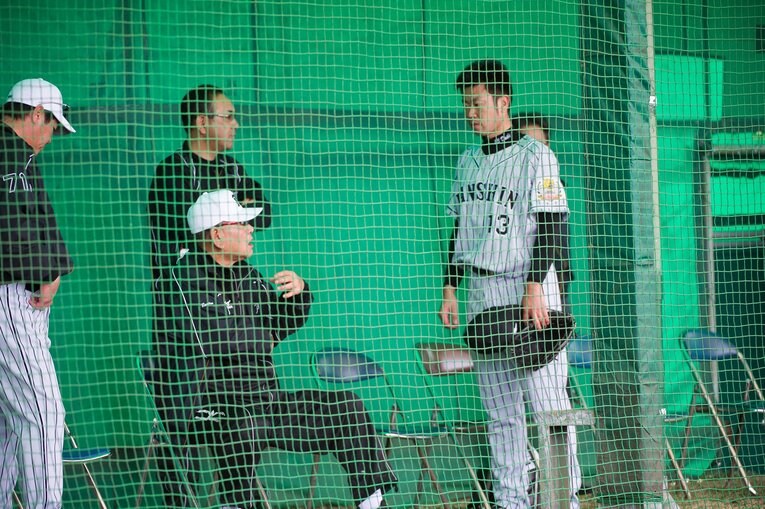 臨時コーチとして阪神キャンプを訪れた江夏豊（2015年）©︎Nanae Suzuki