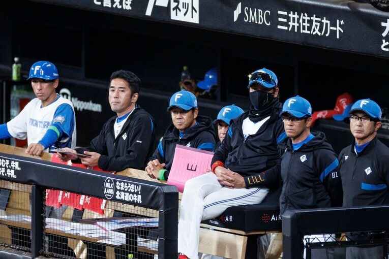 田中を開幕戦で登板させた新庄監督ら首脳陣　©Kiichi Matsumoto