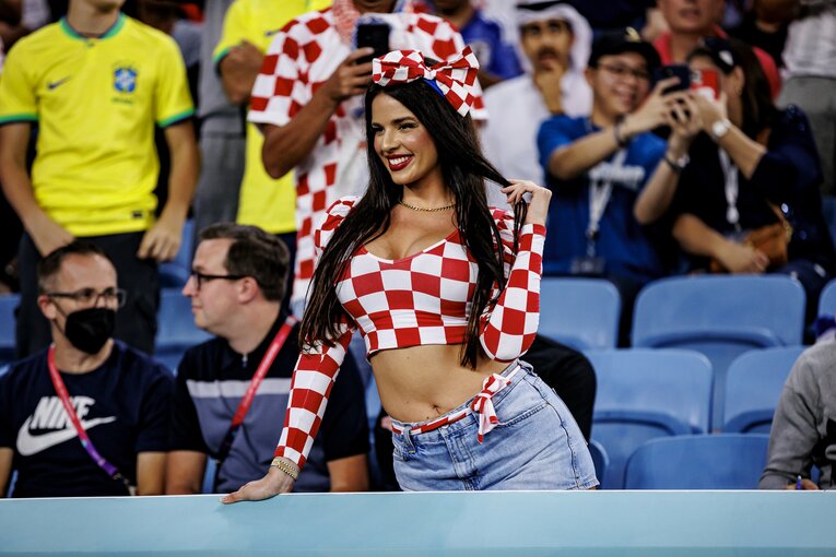イヴァナ・ノールさん、2014年と18年大会も現地観客席から同様の衣装でクロアチア代表を応援してきた　©︎Kiichi Matsumoto/JMPA