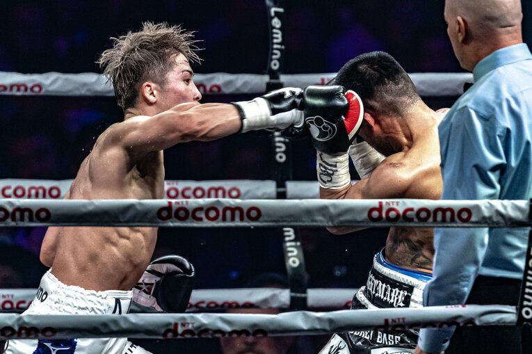井上尚弥vs.マーロン・タパレス。10ラウンドのKOシーン（4枚目／全9枚）　©Takuya Sugiyama