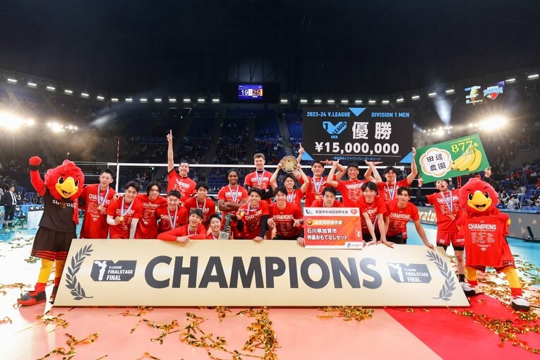 2年ぶりにVリーグを制したサントリーサンバーズ　©︎JVL