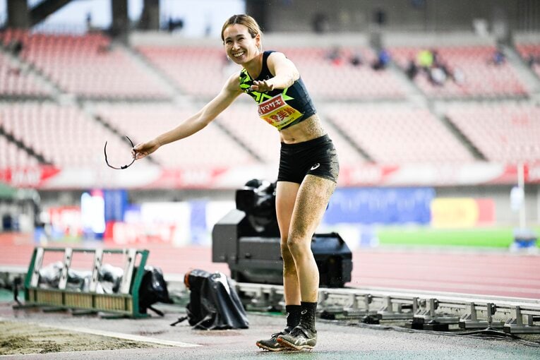 スタンドに向けて笑顔を見せるシーンも　©Asami Enomoto