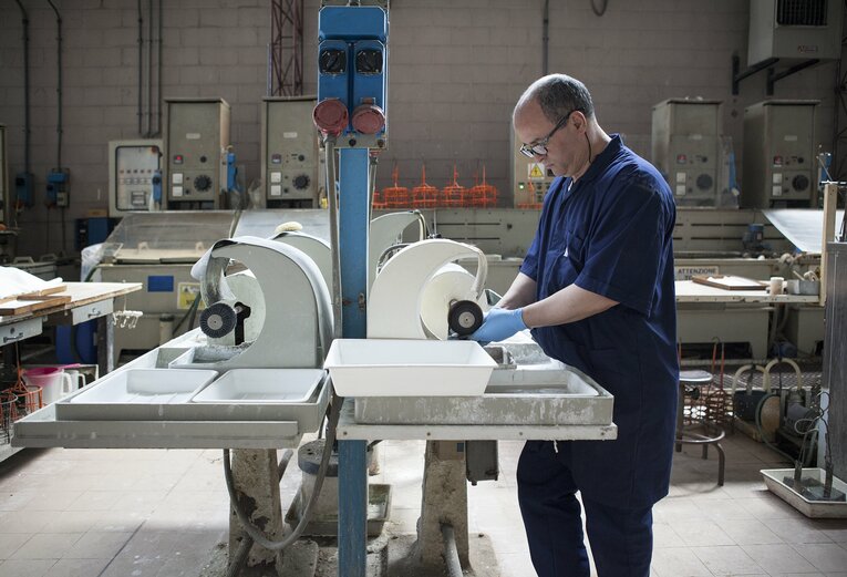 W杯製造工程の様子　©Paolo Vezzoli