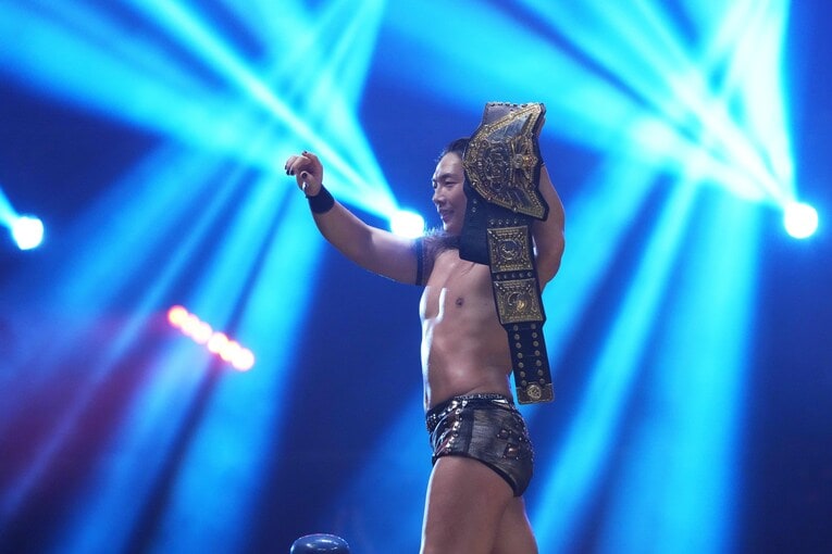 ファンの声援に応える竹下幸之助　©Essei Hara