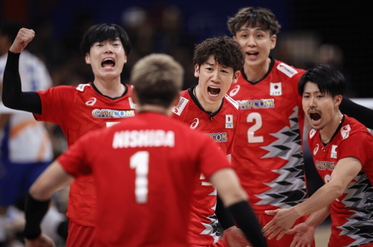 パリ五輪でもメダルが期待されるバレーボール日本代表。国内だけに留まらず、世界からも注目を集めている ／ photograph by Takahisa Hirano