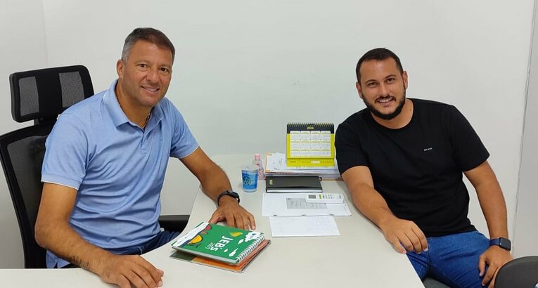 右は秘書官　©Hiroaki Sawada