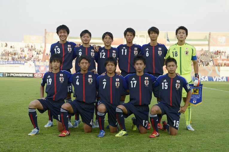 2013年U-17W杯 チュニジア戦のスターティングメンバー。仲村は前列中央　©︎FAR EAST PRESS/AFLO