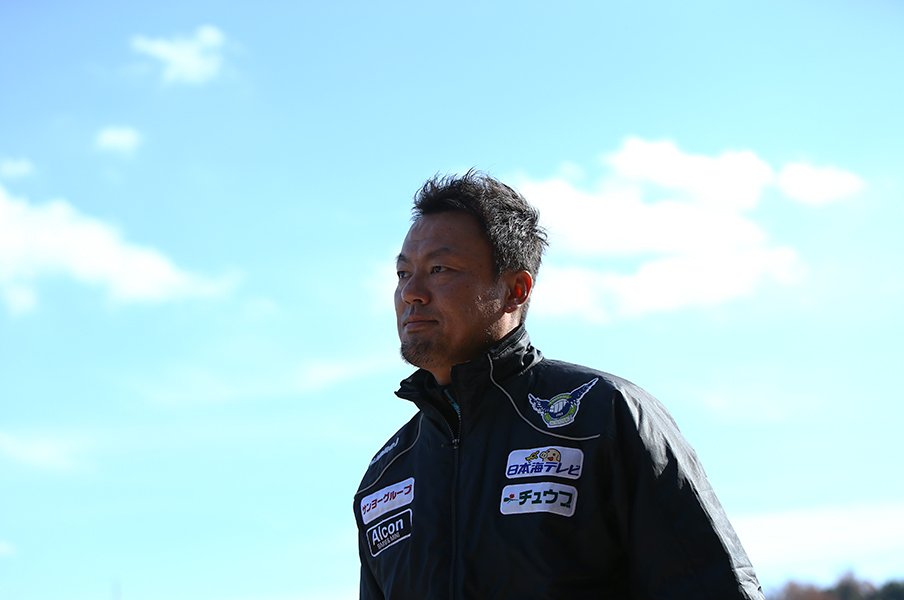 森岡隆三監督が語る2年目のJ3攻略。鳥取に「悪くない」はもう要らない。<Number Web> photograph by J.LEAGUE PHOTOS