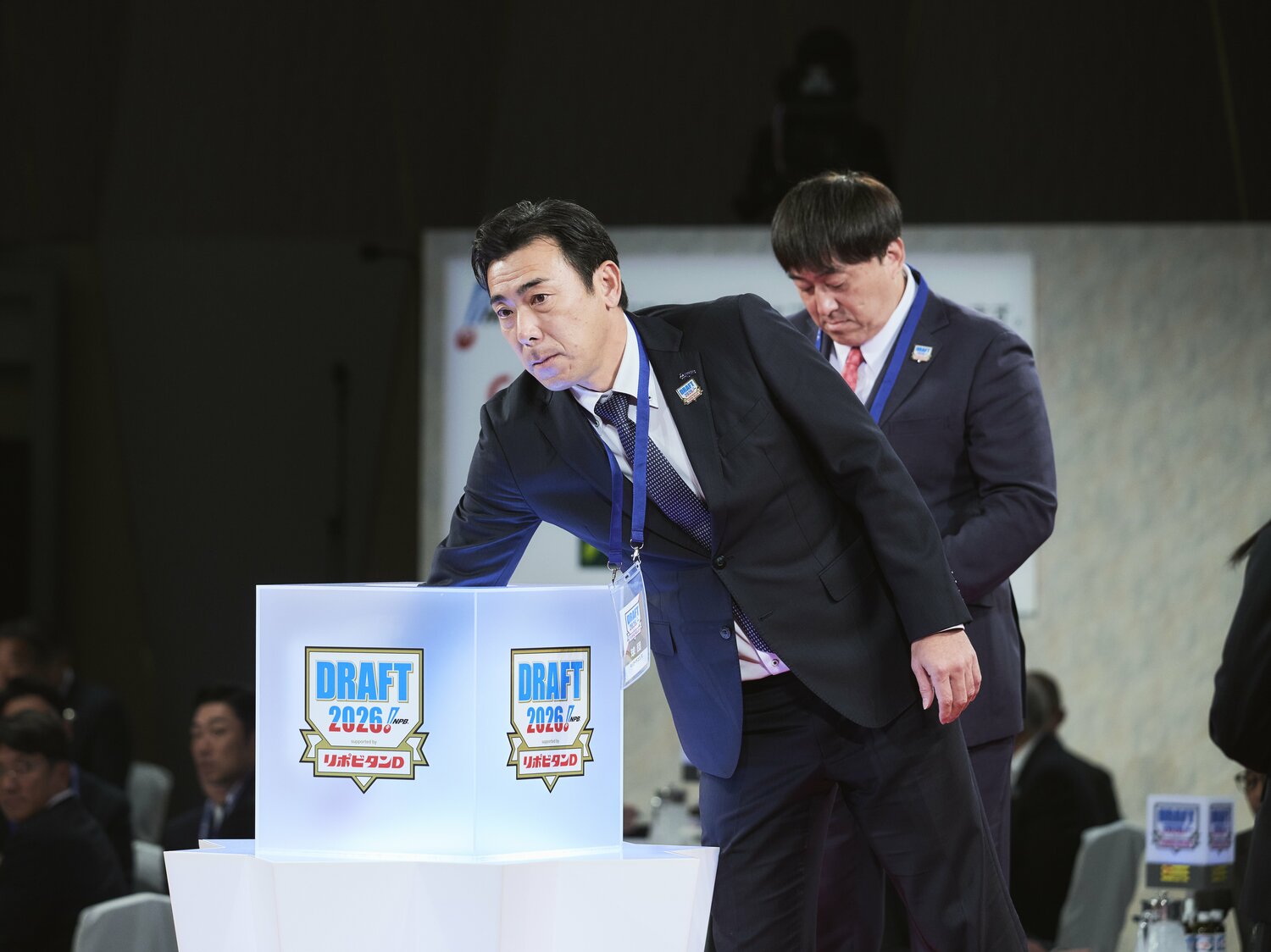 青学大・渡部海の抽選では楽天に敗れてしまった中日の荒木雅博本部長補佐 ©Yuki Suenaga