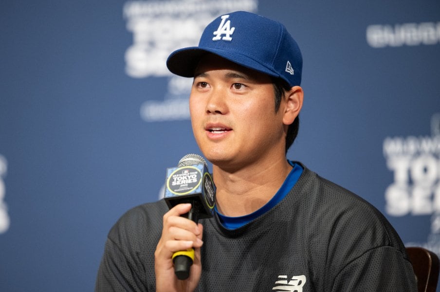 大谷翔平の“英語力”じつはドジャースで急成長していた「エンゼルス時代は近づきにくい側面も…」ロバーツ監督の証言「本当に自立した男になった」<Number Web> photograph by Nanae Suzuki