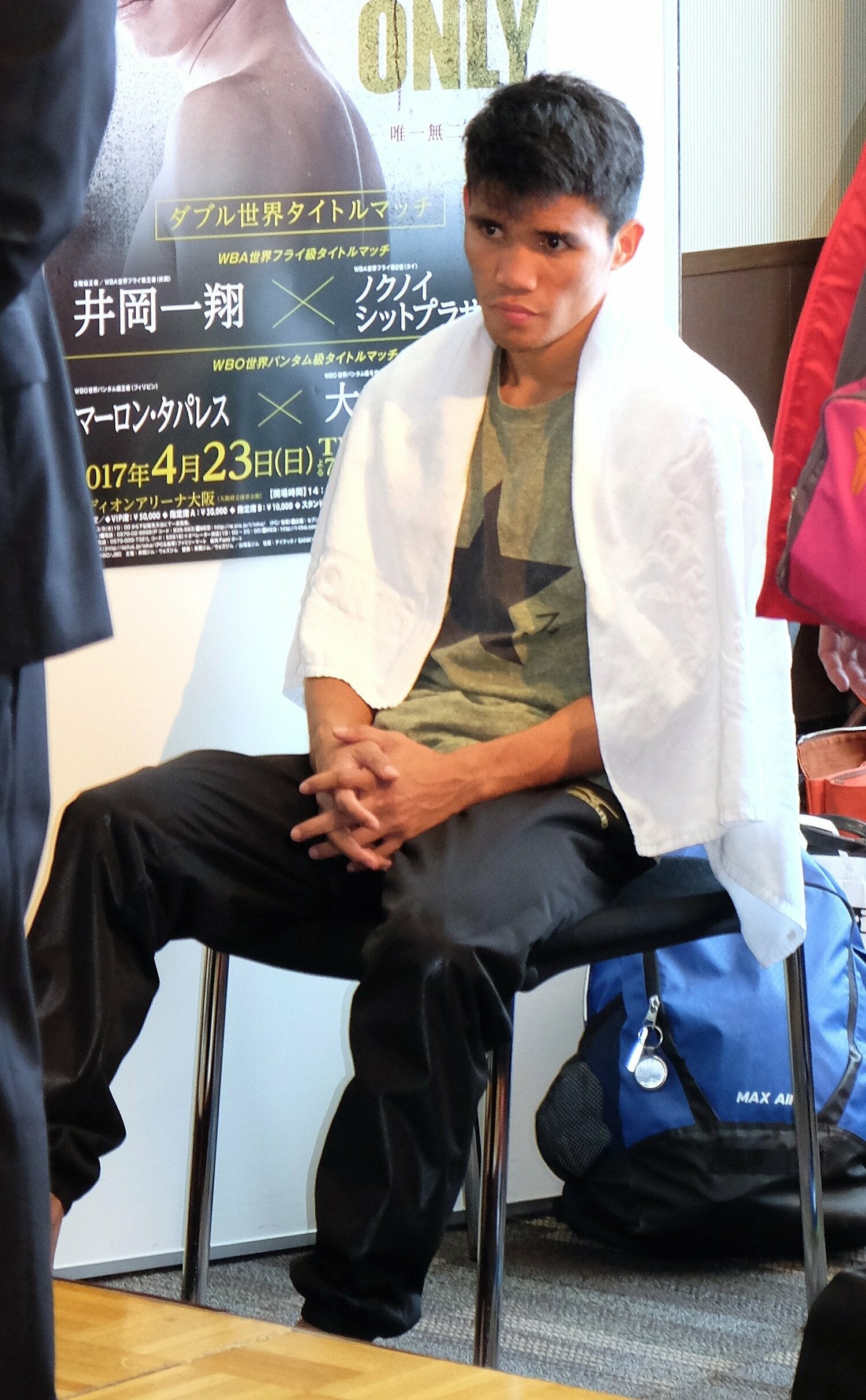 大森将平戦の前日計量で体重超過で失格となった肩を落とすタパレス(2017年4月) ©︎JIJI PRESS