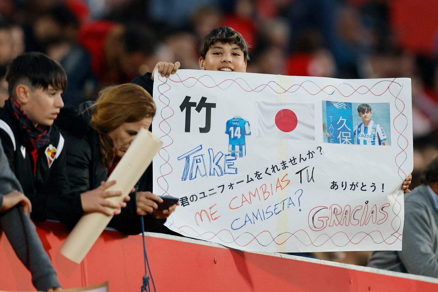 ユニフォームおねだりの日本語メッセージは完璧。あとは「TAKE」の漢字だけだ