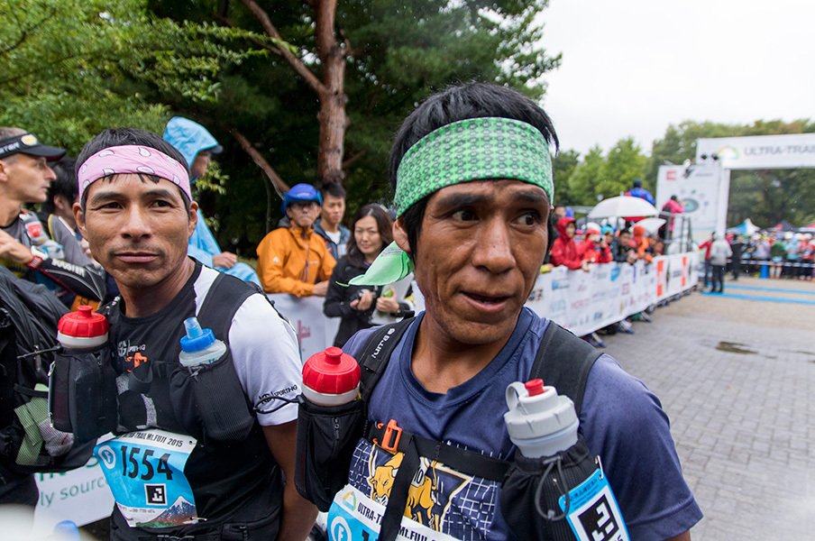 “伝説の走る民族”ララムリは、なぜUTMFを完走できなかったのか？＜Number Web＞ photograph by Takeshi Nishimoto