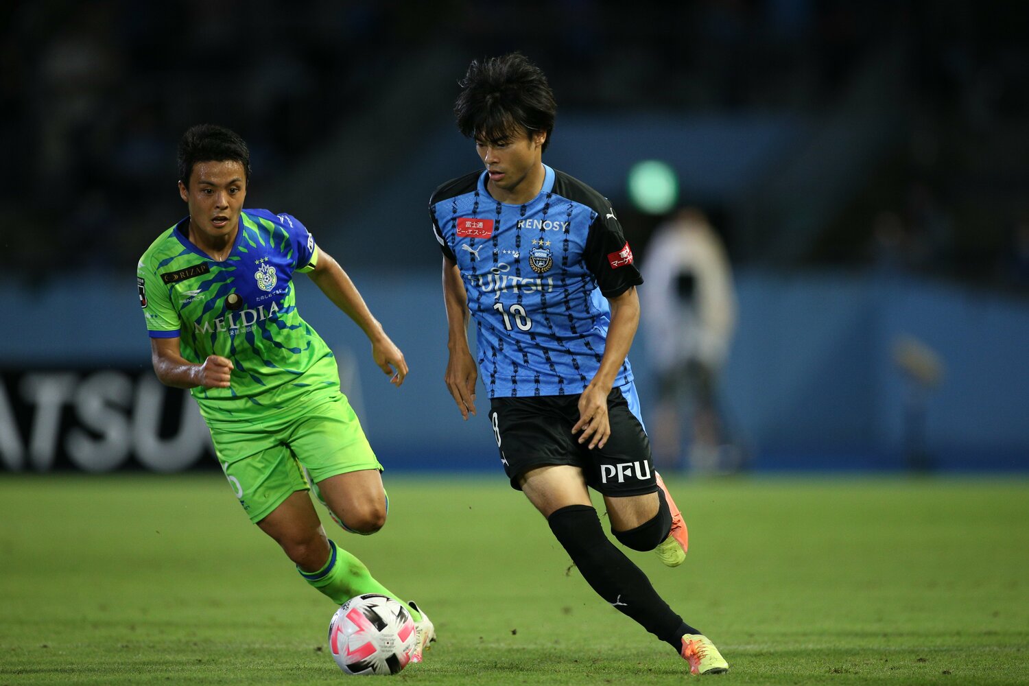 2020年に川崎フロンターレに加入した三笘薫。シーズン序盤はスーパーサブとして起用されていた　©︎J.LEAGUE