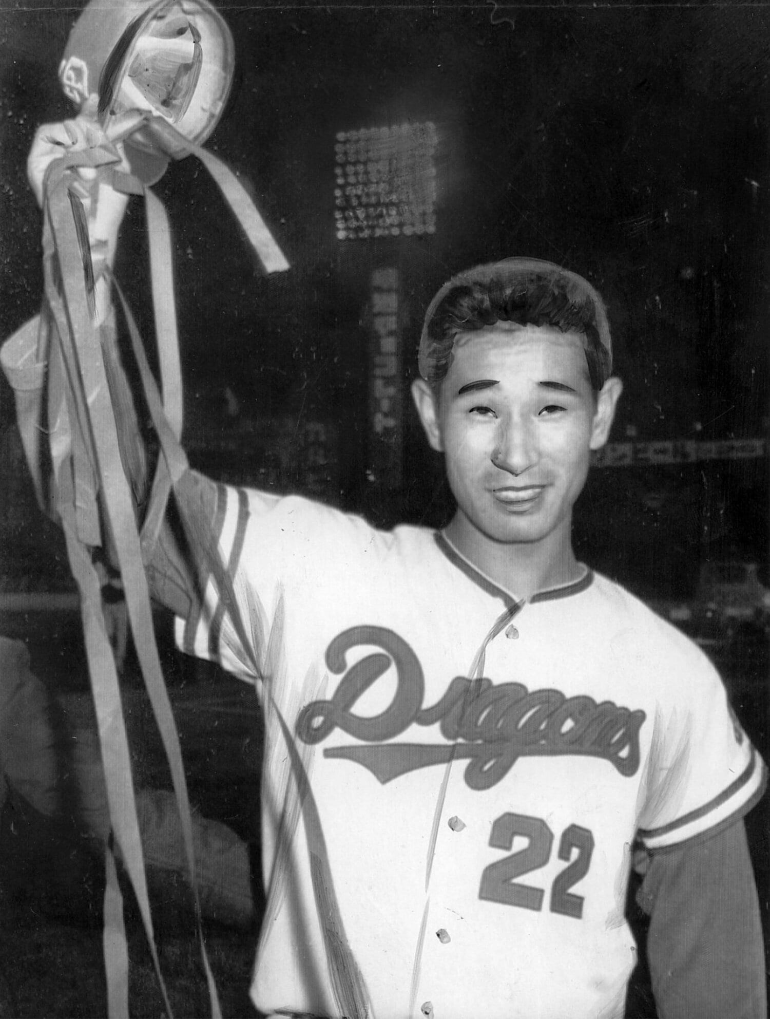 写真は1969年5月、2勝目をあげファンの声援に答える　©Sankei Shimbun