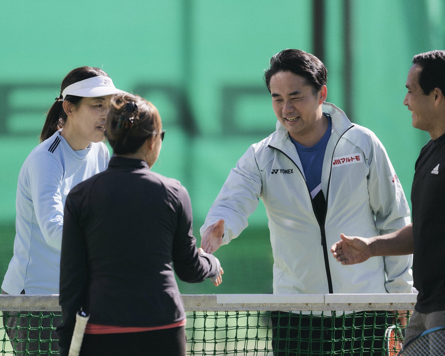 毎日新聞と一緒に取り組む「杉村太蔵 毎トーへの道」でダブルスの練習も行う杉村　©Yuki Suenaga