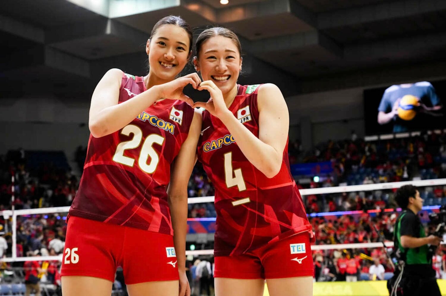 日本代表のキャプテンに就任した石川真佑（右）©︎Volleyball World