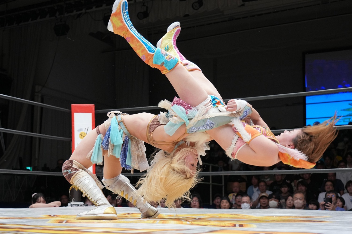 ビクトリア弓月のリストクラッチ式ジャーマンスープレックス ©Essei Hara