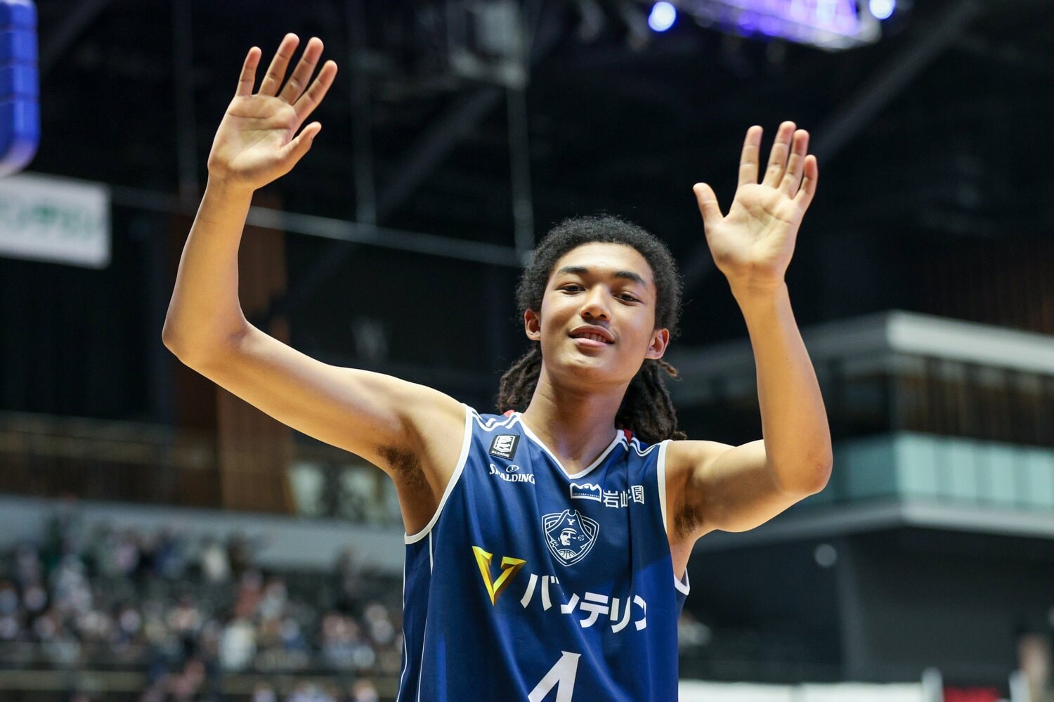 2004年4月13日、神奈川県横須賀市出身。2020年12月に帰国し、横浜ビー・コルセアーズのトライアウトを受験。その後ユースチームに所属しながら、21年9月にトップチームと特別指定契約を交わし、Bリーグ史上最年少となる17歳7カ月でデビューを果たした（写真は2022年4月撮影）©︎AFLO SPORT